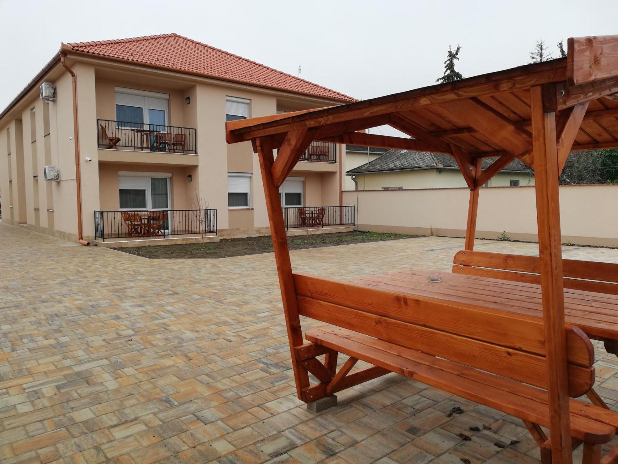 Imola Es Andrea Apartmanhaz 3 Hajdúszoboszló Extérieur photo