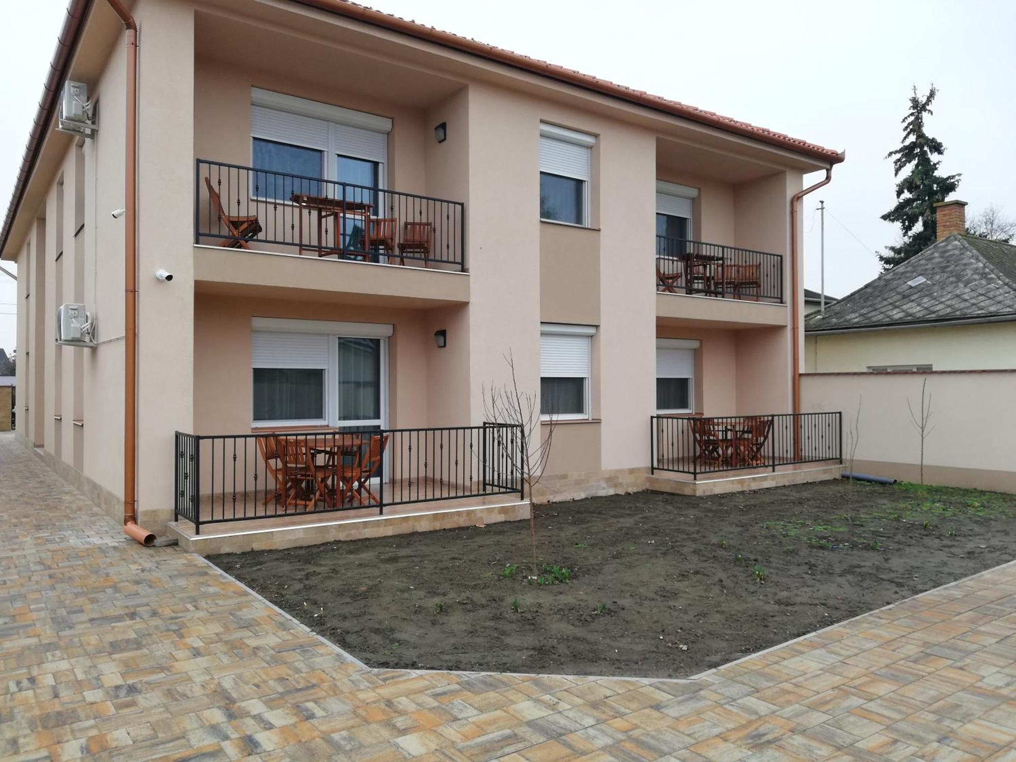 Imola Es Andrea Apartmanhaz 3 Hajdúszoboszló Extérieur photo